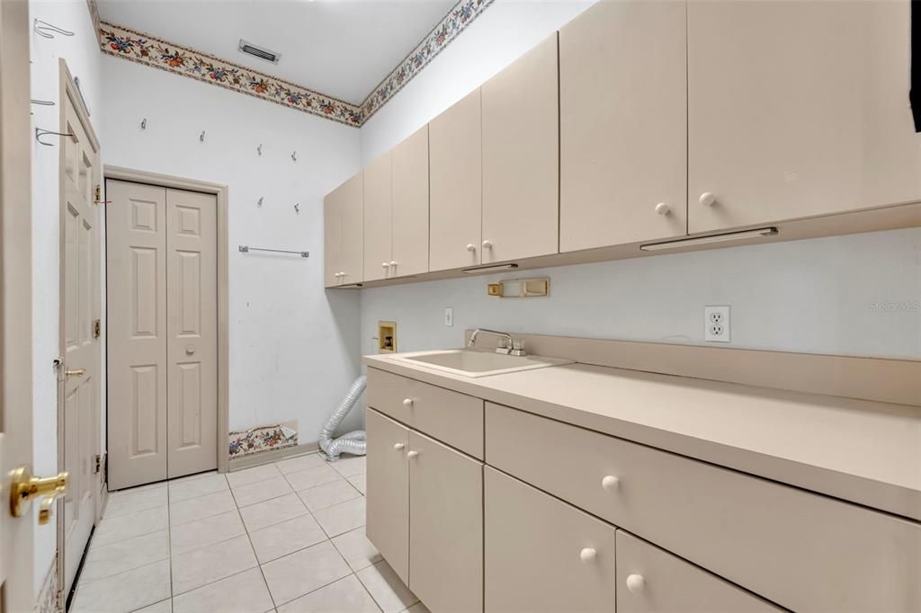 For Sale: $599,000 (4 beds, 2 baths, 2484 Square Feet)