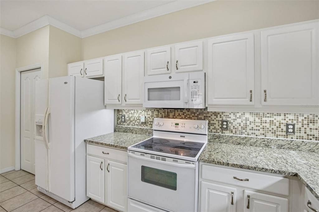 合同活跃: $325,000 (2 贝兹, 2 浴室, 1488 平方英尺)