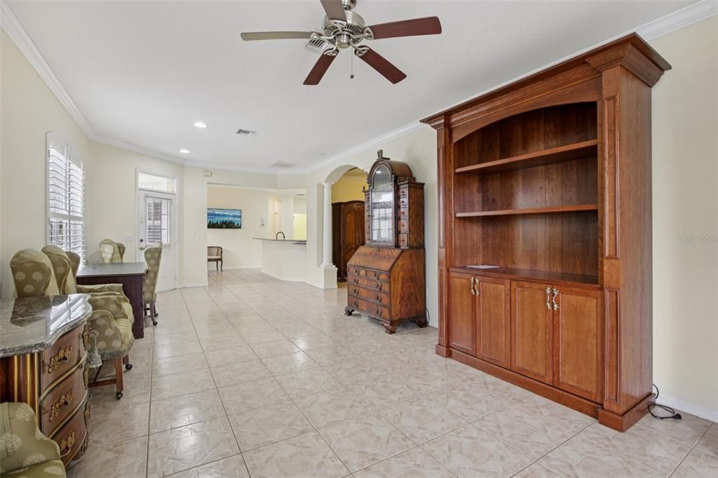 合同活跃: $325,000 (2 贝兹, 2 浴室, 1488 平方英尺)