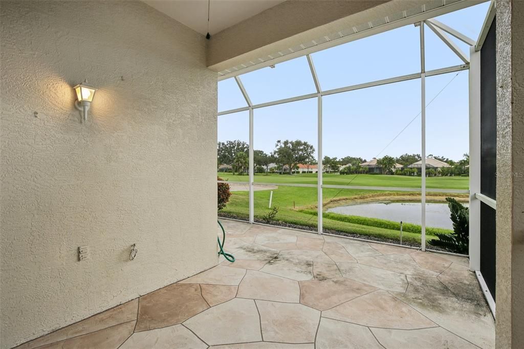 合同活跃: $325,000 (2 贝兹, 2 浴室, 1488 平方英尺)