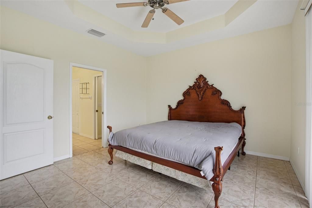 合同活跃: $325,000 (2 贝兹, 2 浴室, 1488 平方英尺)