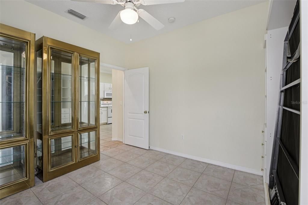 合同活跃: $325,000 (2 贝兹, 2 浴室, 1488 平方英尺)