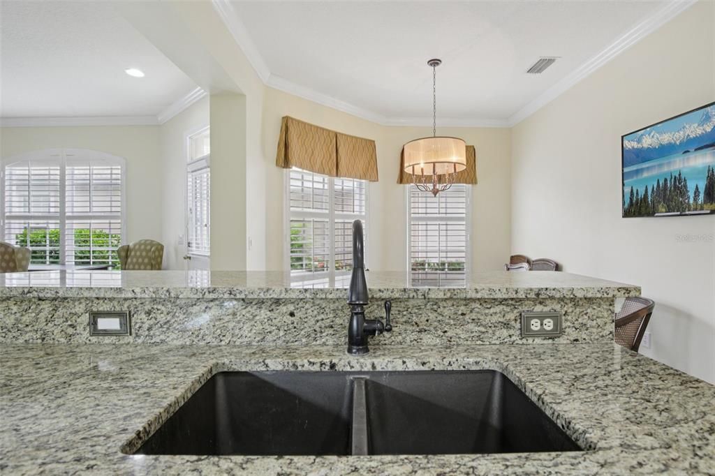 合同活跃: $325,000 (2 贝兹, 2 浴室, 1488 平方英尺)