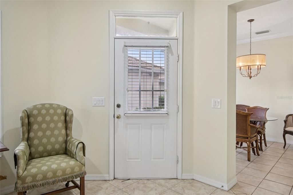 合同活跃: $325,000 (2 贝兹, 2 浴室, 1488 平方英尺)