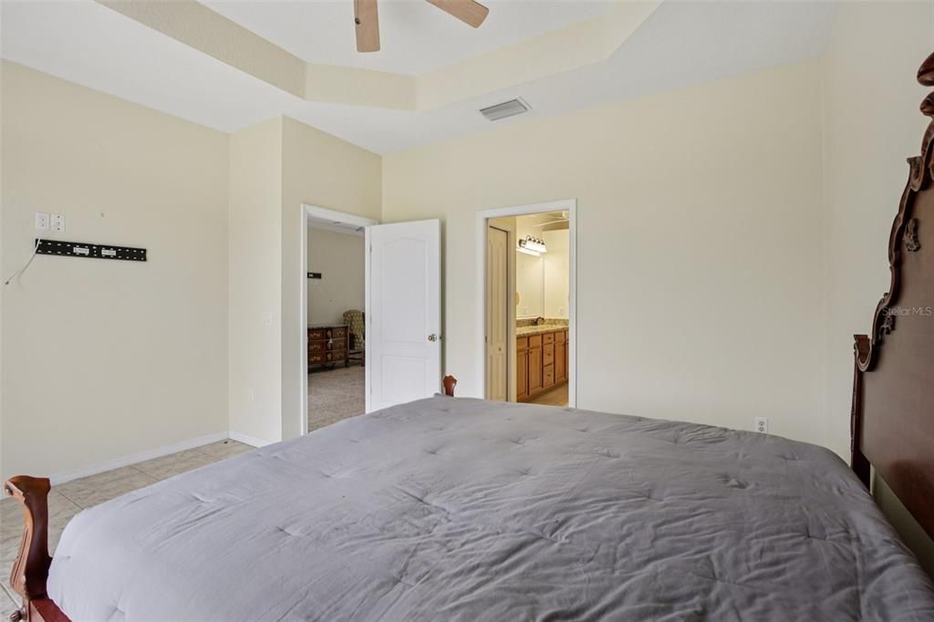 合同活跃: $325,000 (2 贝兹, 2 浴室, 1488 平方英尺)