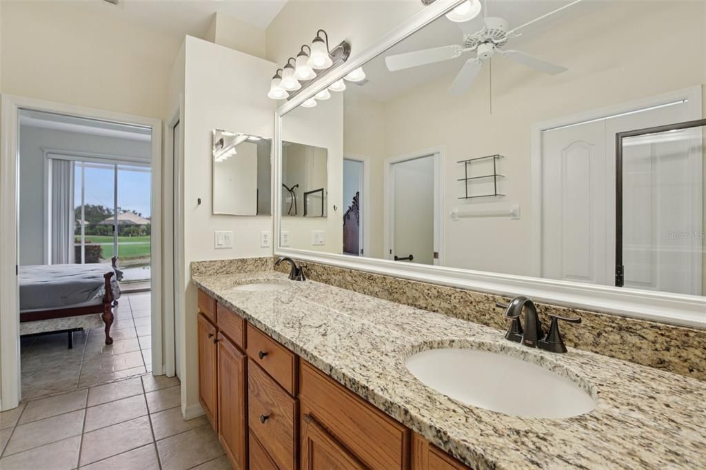 合同活跃: $325,000 (2 贝兹, 2 浴室, 1488 平方英尺)