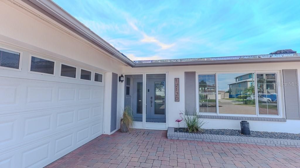 En Venta: $999,888 (4 camas, 3 baños, 2310 Pies cuadrados)