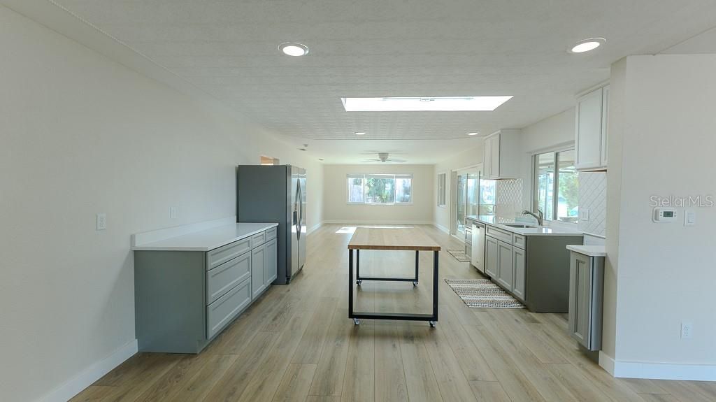 En Venta: $999,888 (4 camas, 3 baños, 2310 Pies cuadrados)