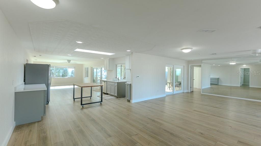 En Venta: $999,888 (4 camas, 3 baños, 2310 Pies cuadrados)