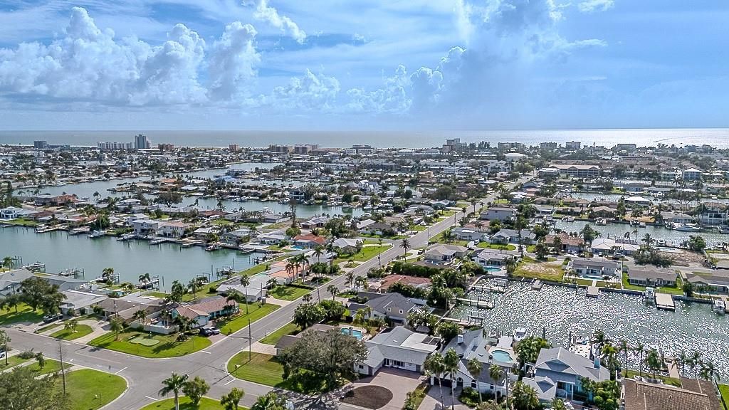 En Venta: $999,888 (4 camas, 3 baños, 2310 Pies cuadrados)