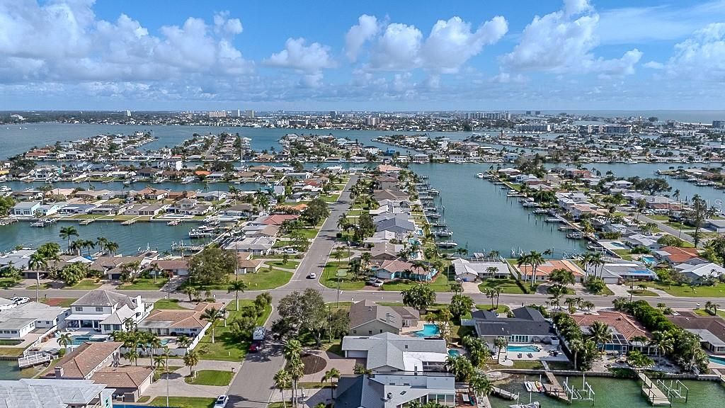 En Venta: $999,888 (4 camas, 3 baños, 2310 Pies cuadrados)