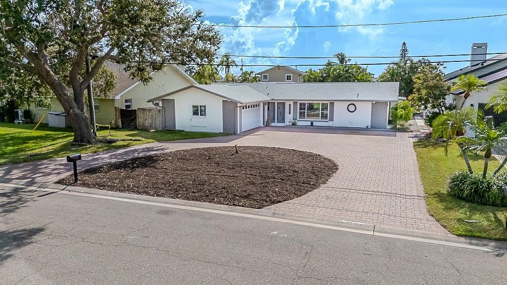 En Venta: $999,888 (4 camas, 3 baños, 2310 Pies cuadrados)