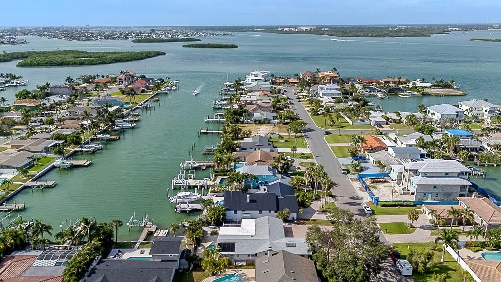 En Venta: $999,888 (4 camas, 3 baños, 2310 Pies cuadrados)