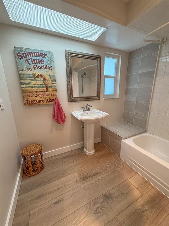 En Venta: $999,888 (4 camas, 3 baños, 2310 Pies cuadrados)