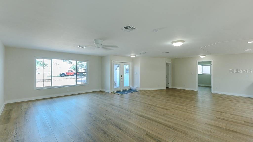 En Venta: $999,888 (4 camas, 3 baños, 2310 Pies cuadrados)