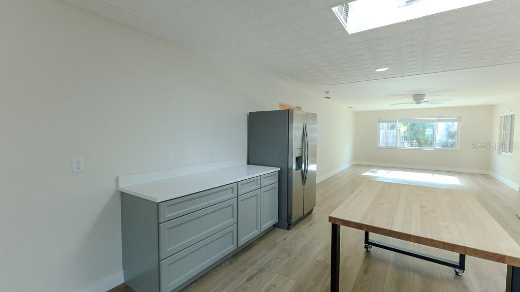 En Venta: $999,888 (4 camas, 3 baños, 2310 Pies cuadrados)