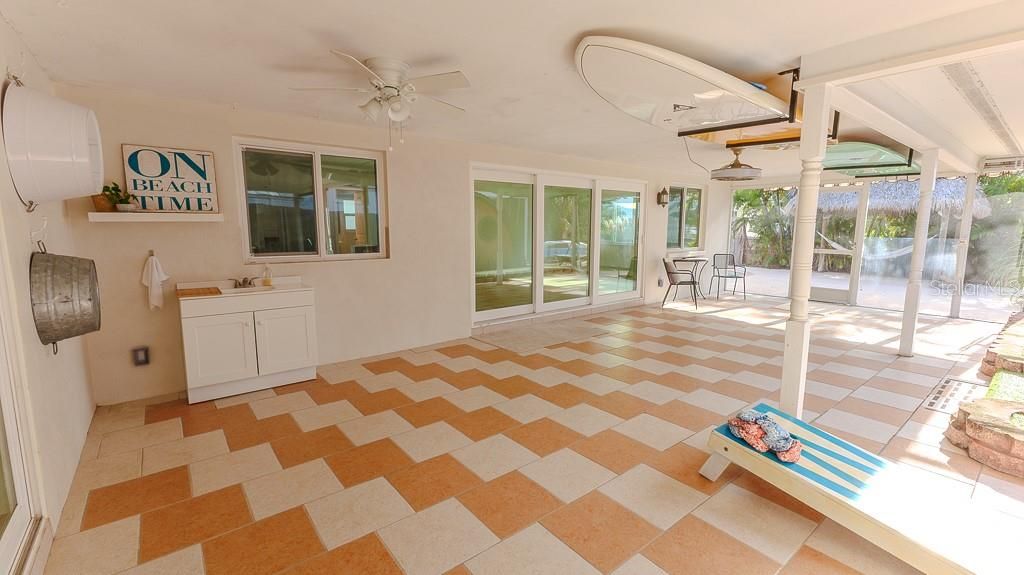 En Venta: $999,888 (4 camas, 3 baños, 2310 Pies cuadrados)