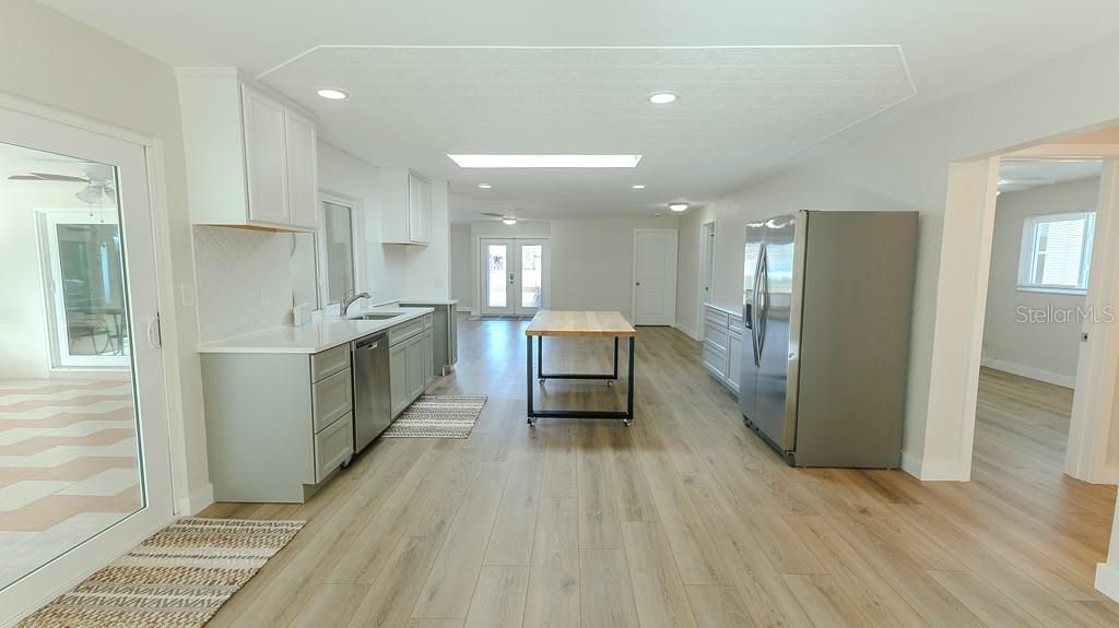 En Venta: $999,888 (4 camas, 3 baños, 2310 Pies cuadrados)