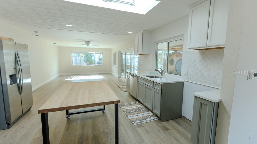 En Venta: $999,888 (4 camas, 3 baños, 2310 Pies cuadrados)