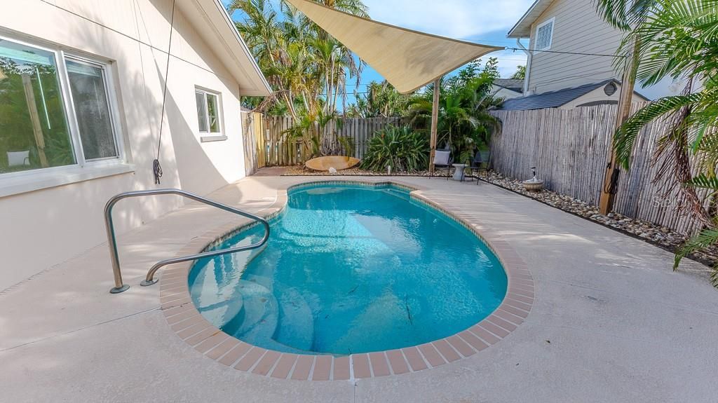 En Venta: $999,888 (4 camas, 3 baños, 2310 Pies cuadrados)