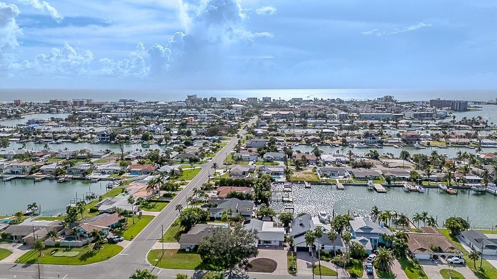 En Venta: $999,888 (4 camas, 3 baños, 2310 Pies cuadrados)