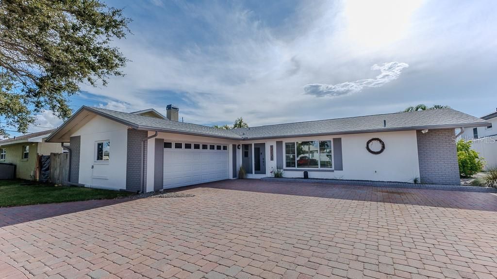 En Venta: $999,888 (4 camas, 3 baños, 2310 Pies cuadrados)