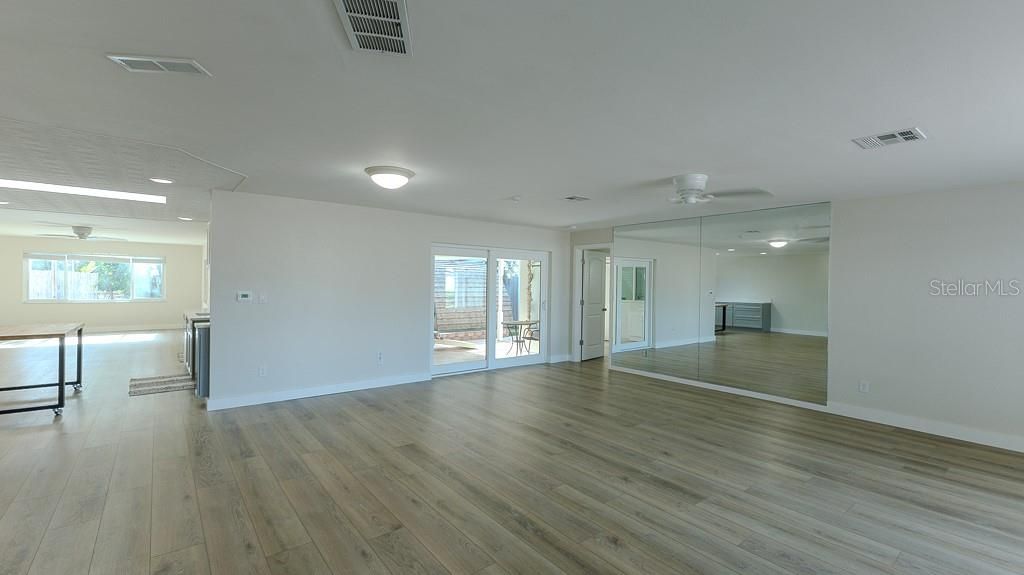 En Venta: $999,888 (4 camas, 3 baños, 2310 Pies cuadrados)