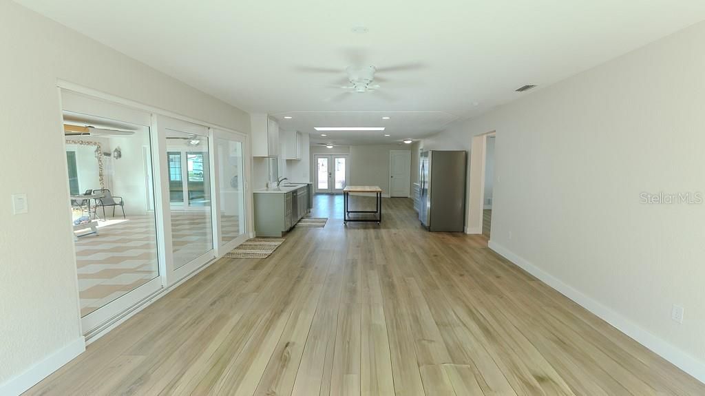 En Venta: $999,888 (4 camas, 3 baños, 2310 Pies cuadrados)