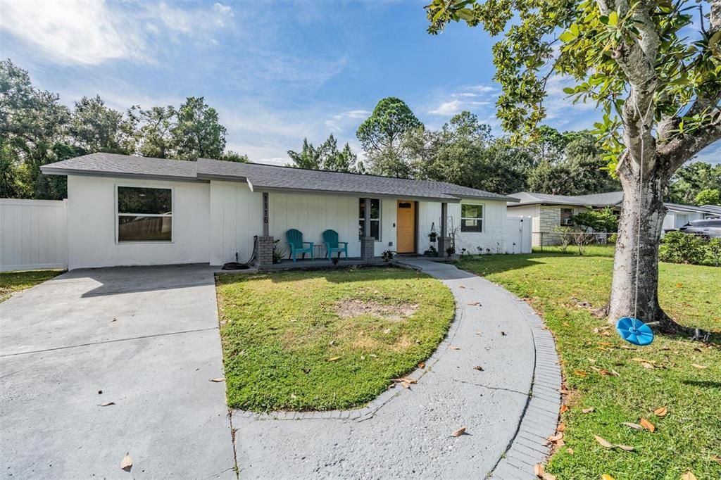 Под контрактом: $415,000 (4 спален, 2 ванн, 1352 Квадратных фут)