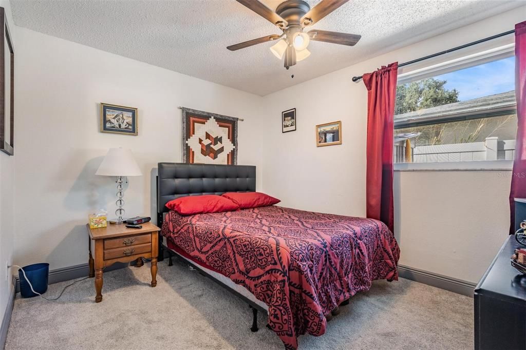 Под контрактом: $415,000 (4 спален, 2 ванн, 1352 Квадратных фут)