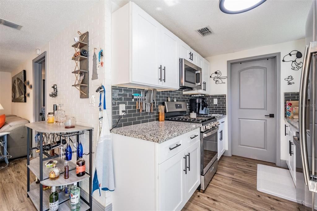 Под контрактом: $415,000 (4 спален, 2 ванн, 1352 Квадратных фут)