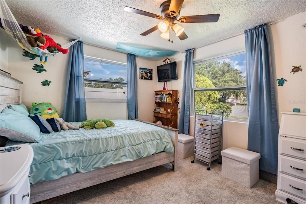 Под контрактом: $415,000 (4 спален, 2 ванн, 1352 Квадратных фут)