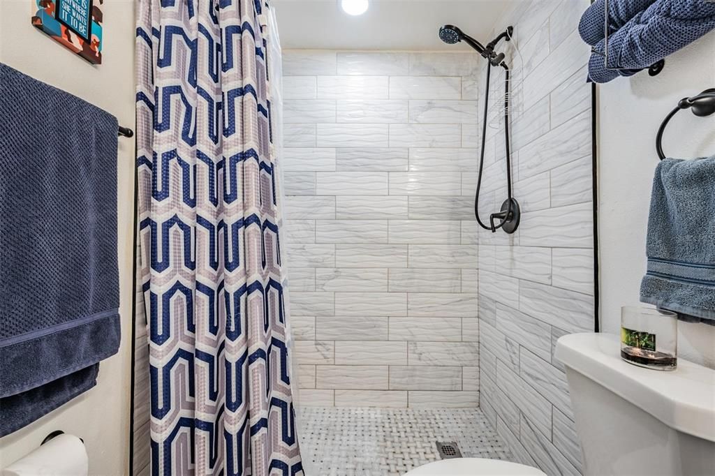 Под контрактом: $415,000 (4 спален, 2 ванн, 1352 Квадратных фут)