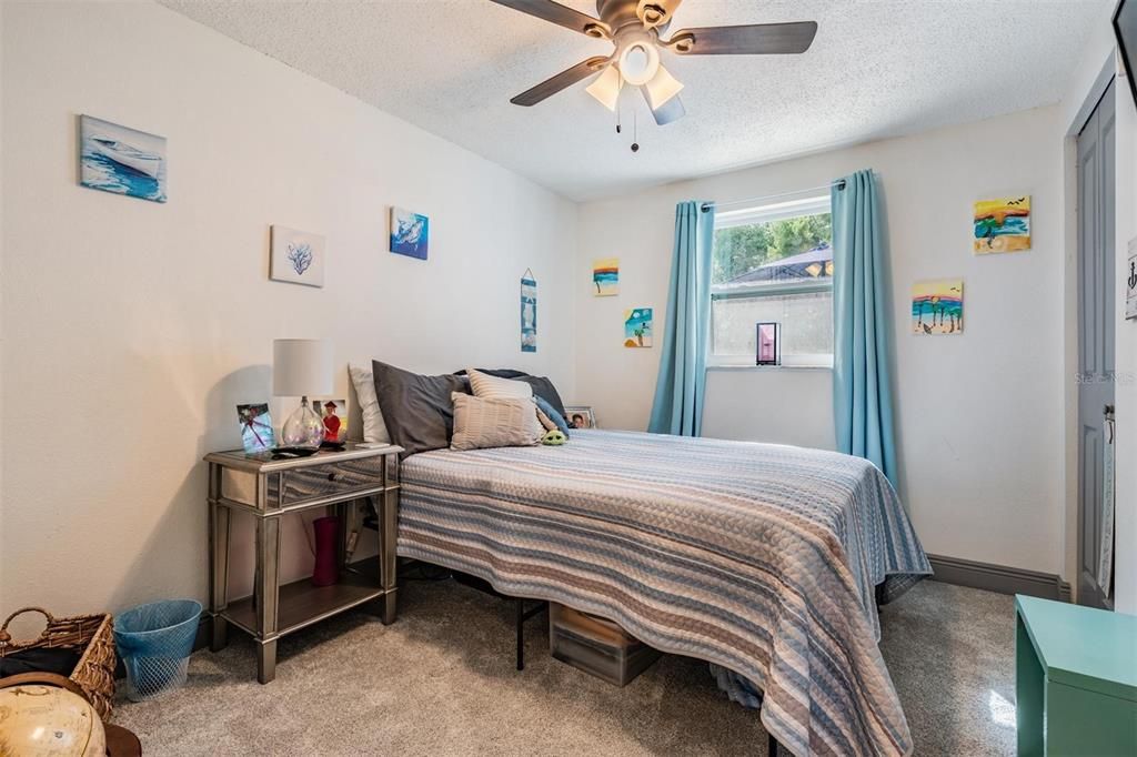 Под контрактом: $415,000 (4 спален, 2 ванн, 1352 Квадратных фут)