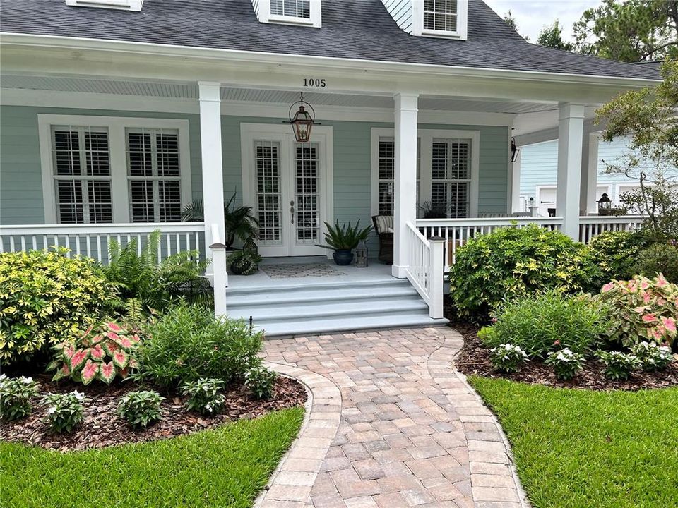 合同活跃: $1,680,000 (4 贝兹, 3 浴室, 3381 平方英尺)