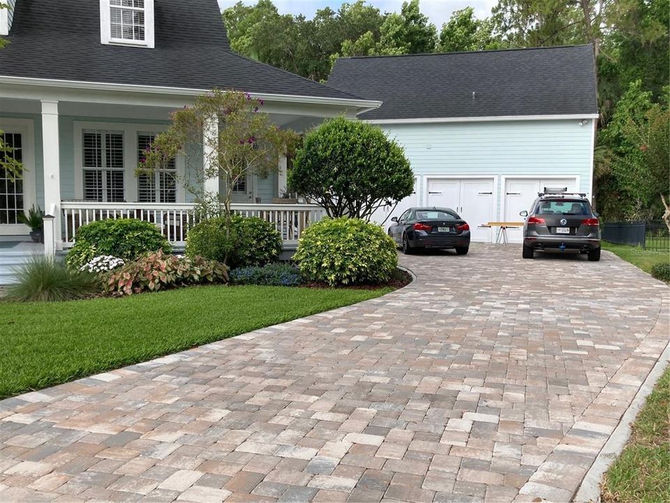 合同活跃: $1,680,000 (4 贝兹, 3 浴室, 3381 平方英尺)