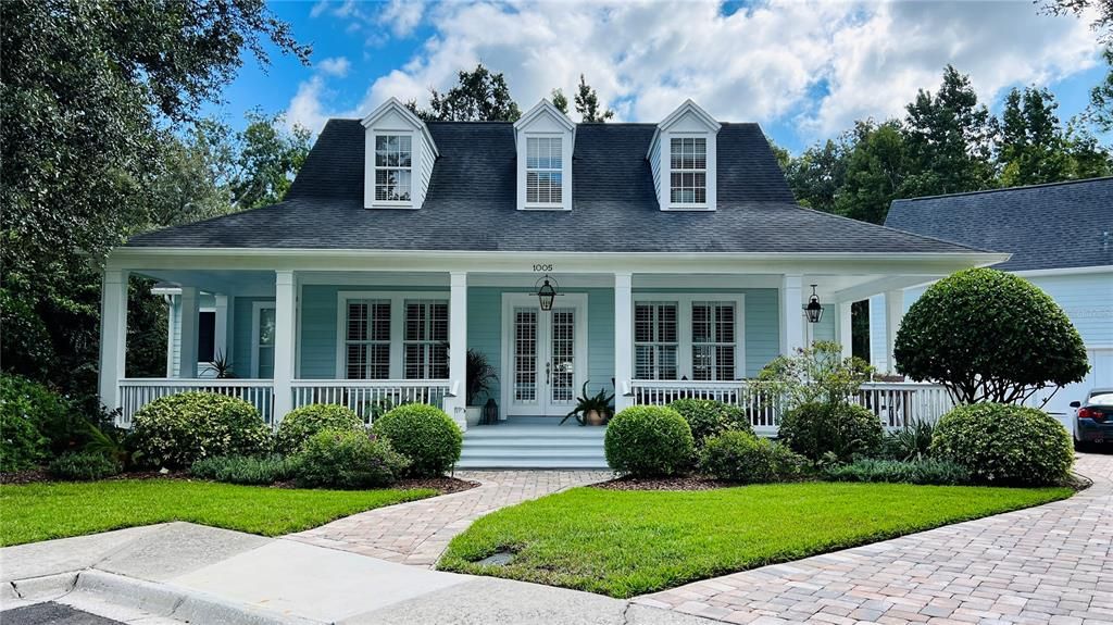 合同活跃: $1,680,000 (4 贝兹, 3 浴室, 3381 平方英尺)