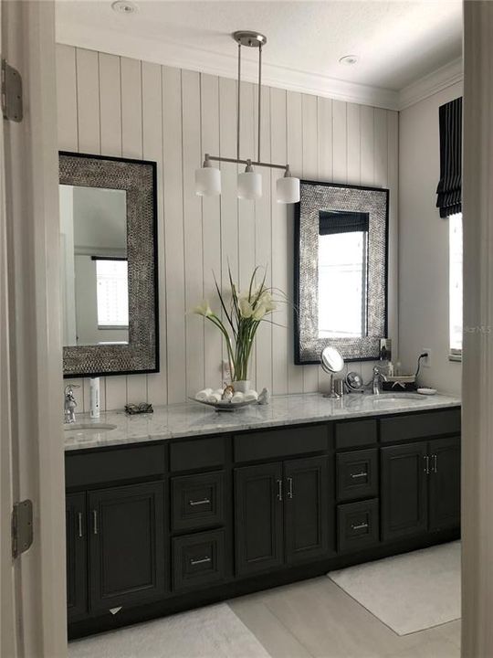 合同活跃: $1,680,000 (4 贝兹, 3 浴室, 3381 平方英尺)