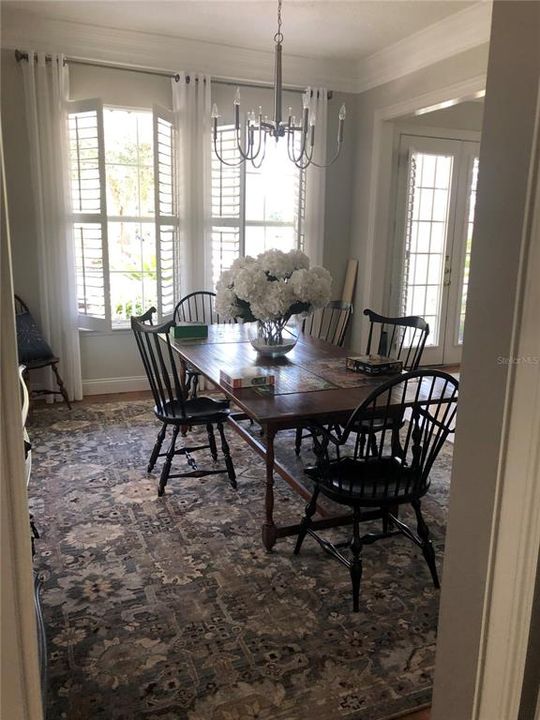 合同活跃: $1,680,000 (4 贝兹, 3 浴室, 3381 平方英尺)