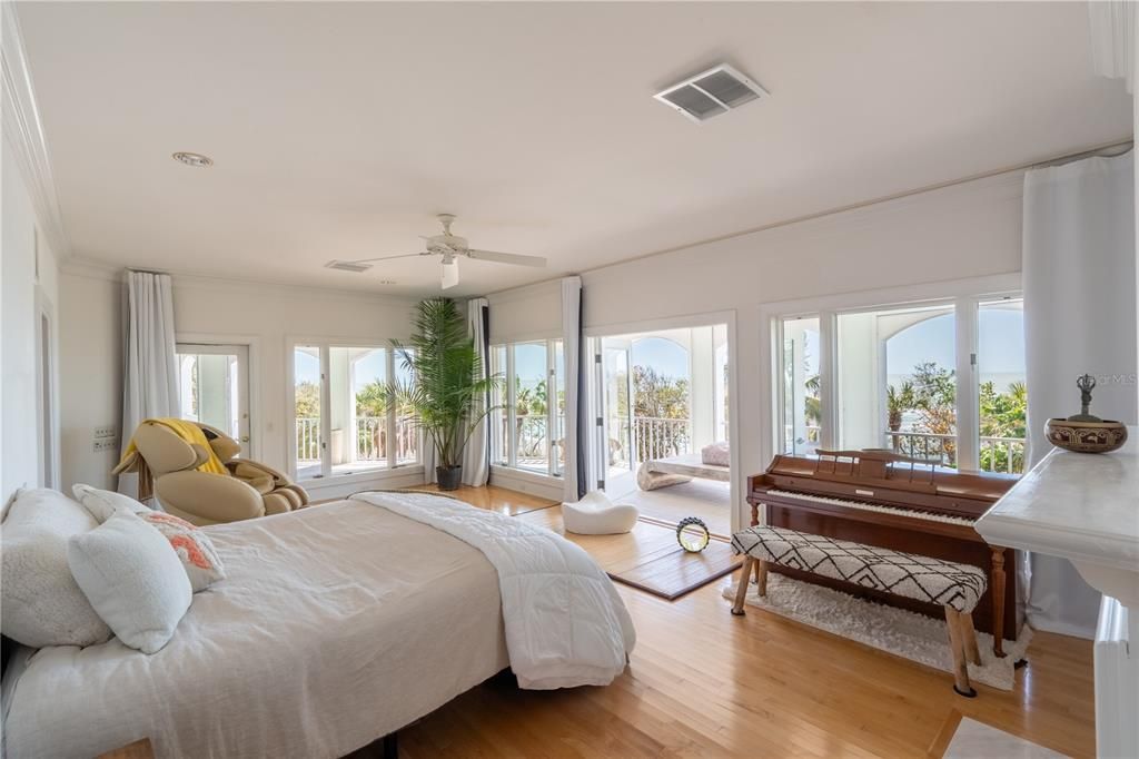 For Sale: $7,299,995 (6 beds, 6 baths, 5450 Square Feet)