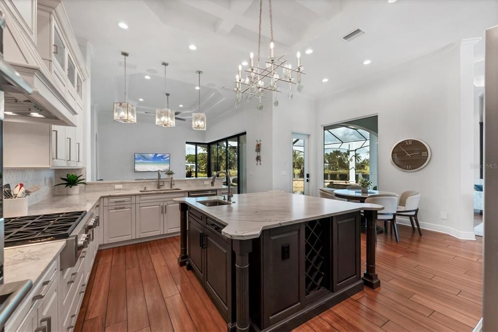 合同活跃: $2,650,000 (4 贝兹, 4 浴室, 4053 平方英尺)