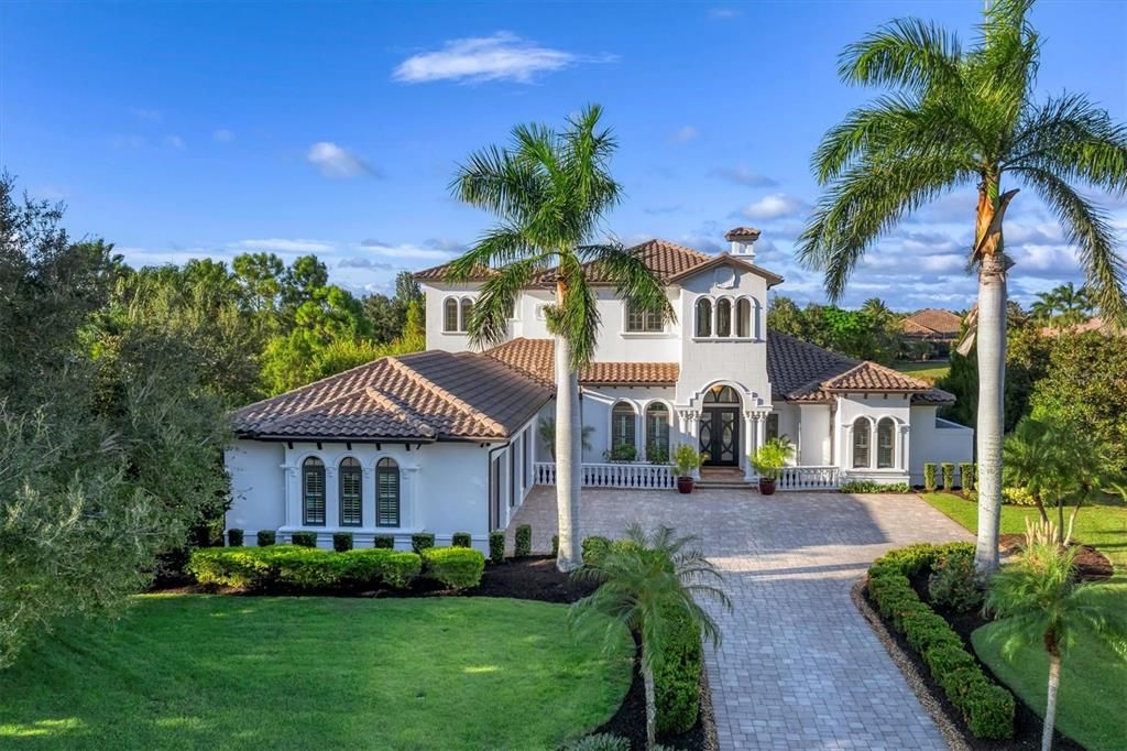 合同活跃: $2,650,000 (4 贝兹, 4 浴室, 4053 平方英尺)