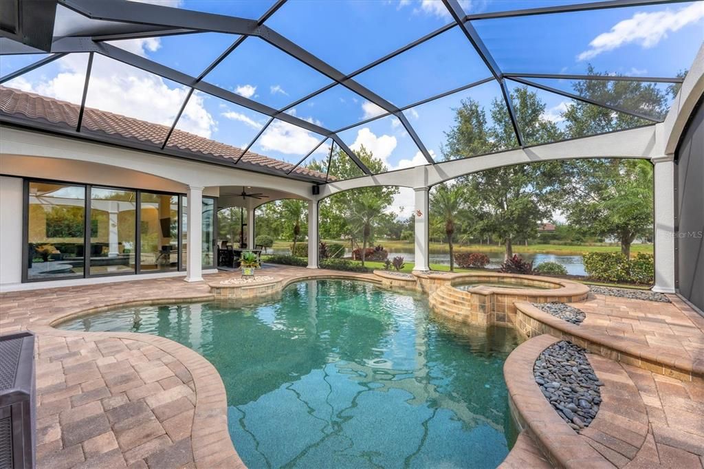 合同活跃: $2,650,000 (4 贝兹, 4 浴室, 4053 平方英尺)