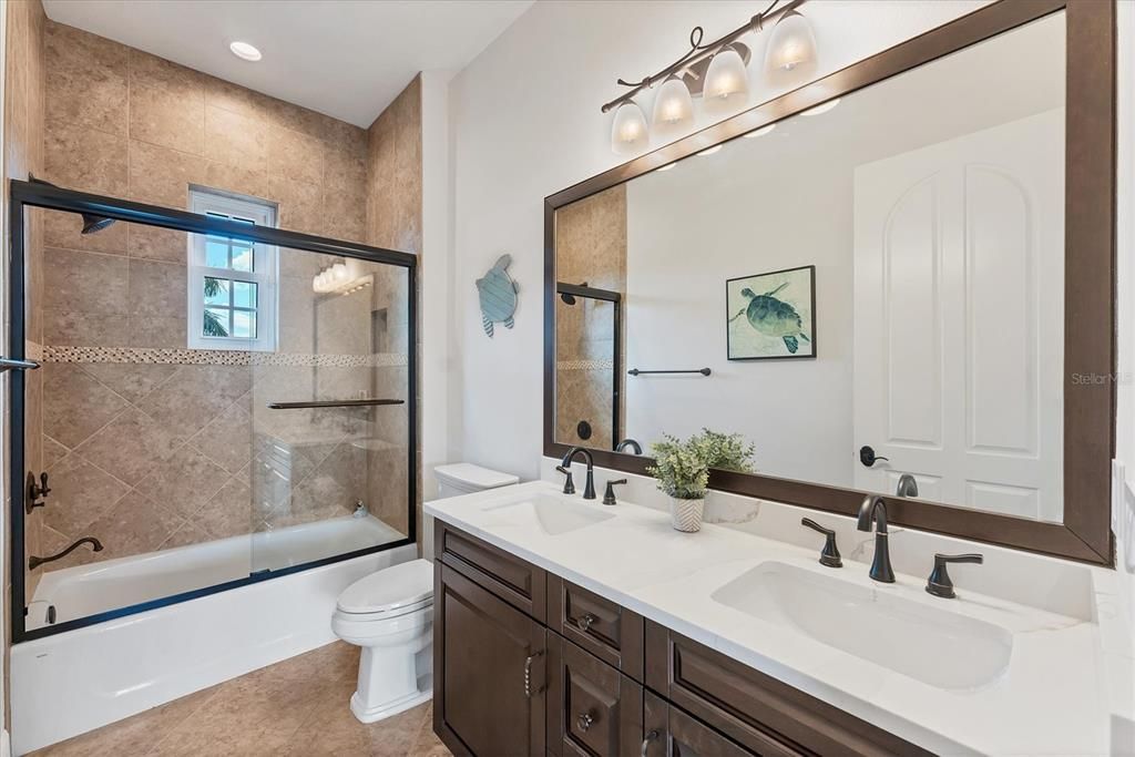 合同活跃: $2,650,000 (4 贝兹, 4 浴室, 4053 平方英尺)