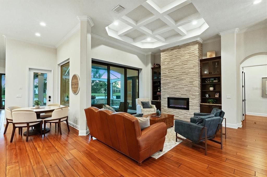 合同活跃: $2,650,000 (4 贝兹, 4 浴室, 4053 平方英尺)