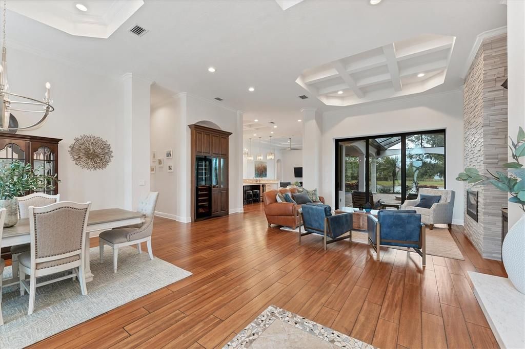 合同活跃: $2,650,000 (4 贝兹, 4 浴室, 4053 平方英尺)