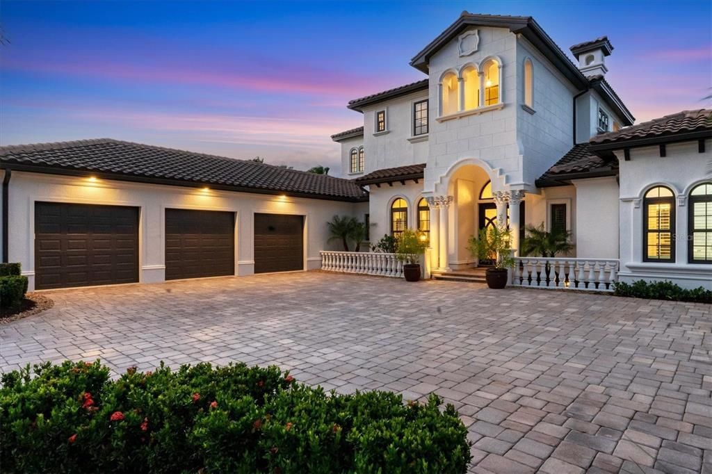 合同活跃: $2,650,000 (4 贝兹, 4 浴室, 4053 平方英尺)