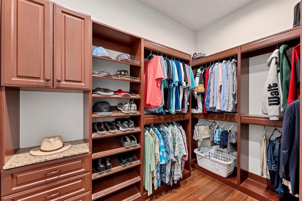 合同活跃: $2,650,000 (4 贝兹, 4 浴室, 4053 平方英尺)