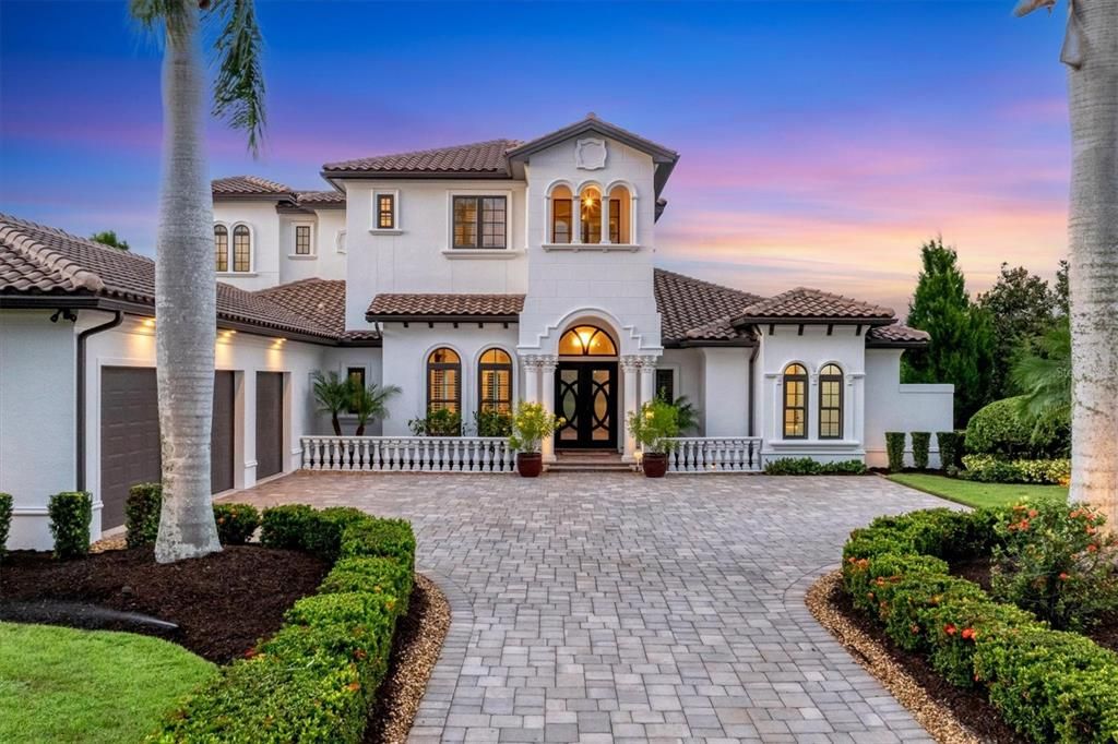 合同活跃: $2,650,000 (4 贝兹, 4 浴室, 4053 平方英尺)