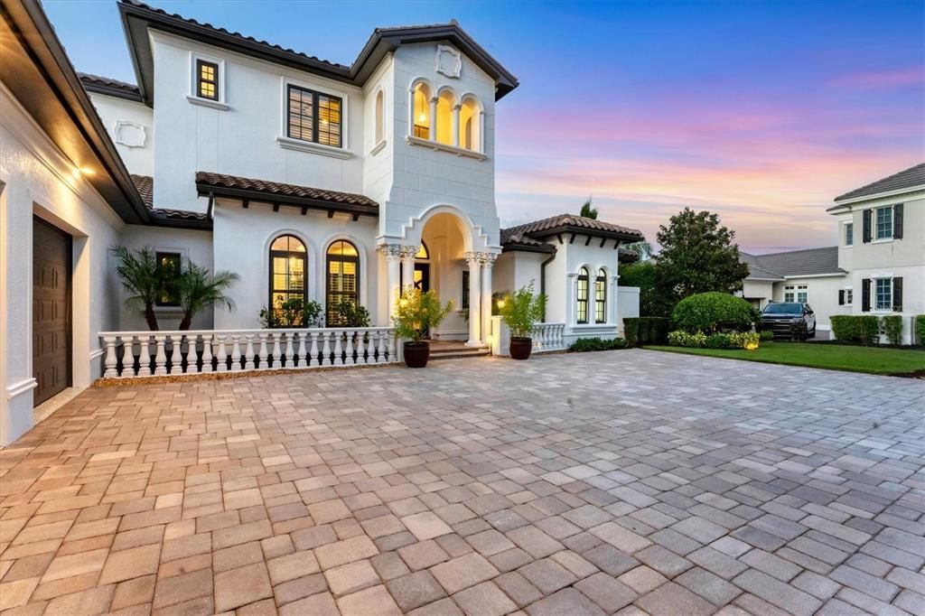 合同活跃: $2,650,000 (4 贝兹, 4 浴室, 4053 平方英尺)